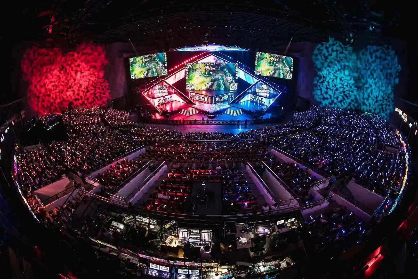 Bin选手的LPL世界冠军梦想：团队协作铸就国际赛场辉煌